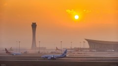 昆明机场同向区域停放航空器绿色共享模式实践应用-香港空运