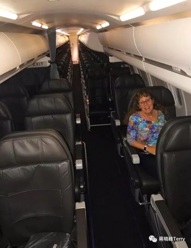 苦等7小时成机上唯一乘客 飞行员儿子让妈妈坐“专机”-青岛空运