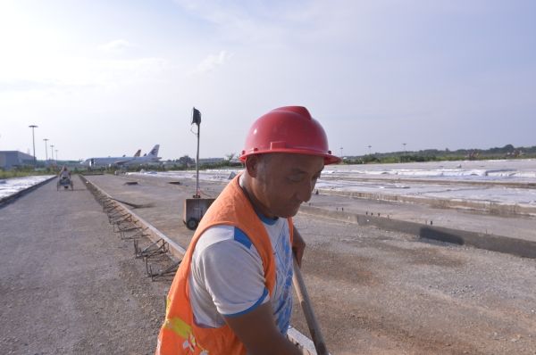 200余人奋战三峡机场二期工程一线-日本空运