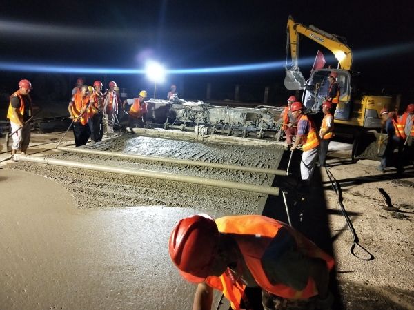 200余人奋战三峡机场二期工程一线-日本空运