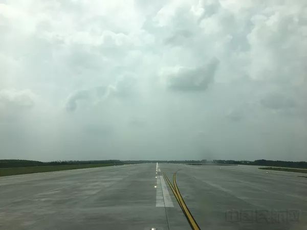 全球首次！大兴机场第二阶段飞行校验：双机同时升空-上海国际快递