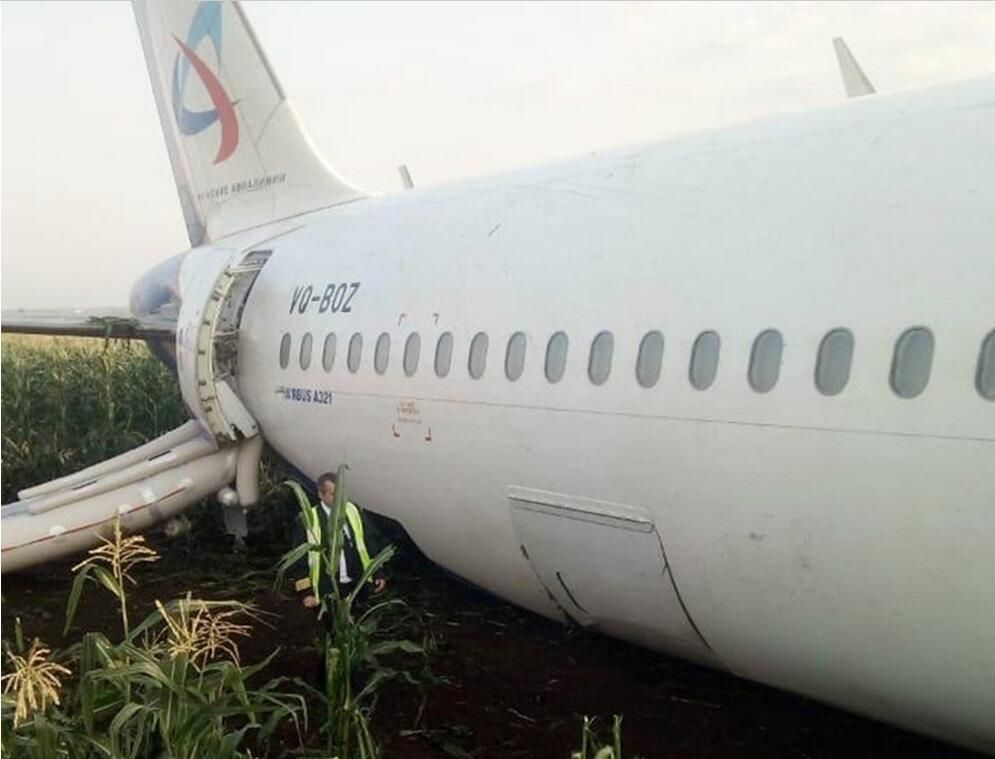 乌拉尔航空客机硬着陆 俄总统秘书：飞行员堪称英雄