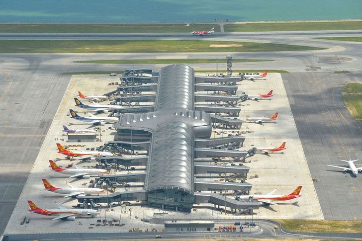 香港机场7月接待旅客670万人次 货运量减少7.3%