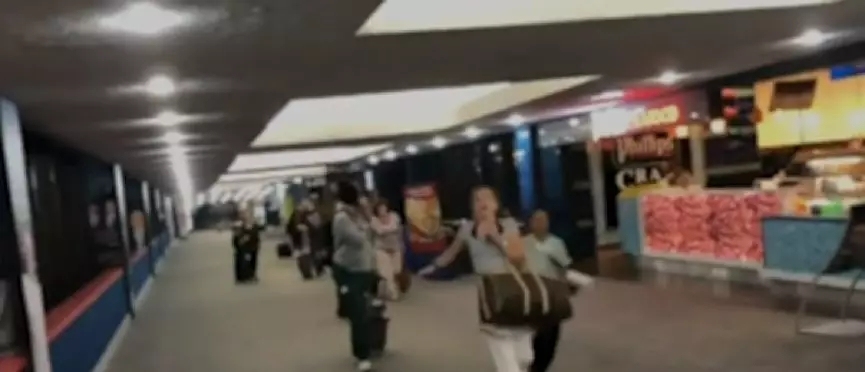 纽约机场陷入大混乱 起因会让中国人非常不舒服