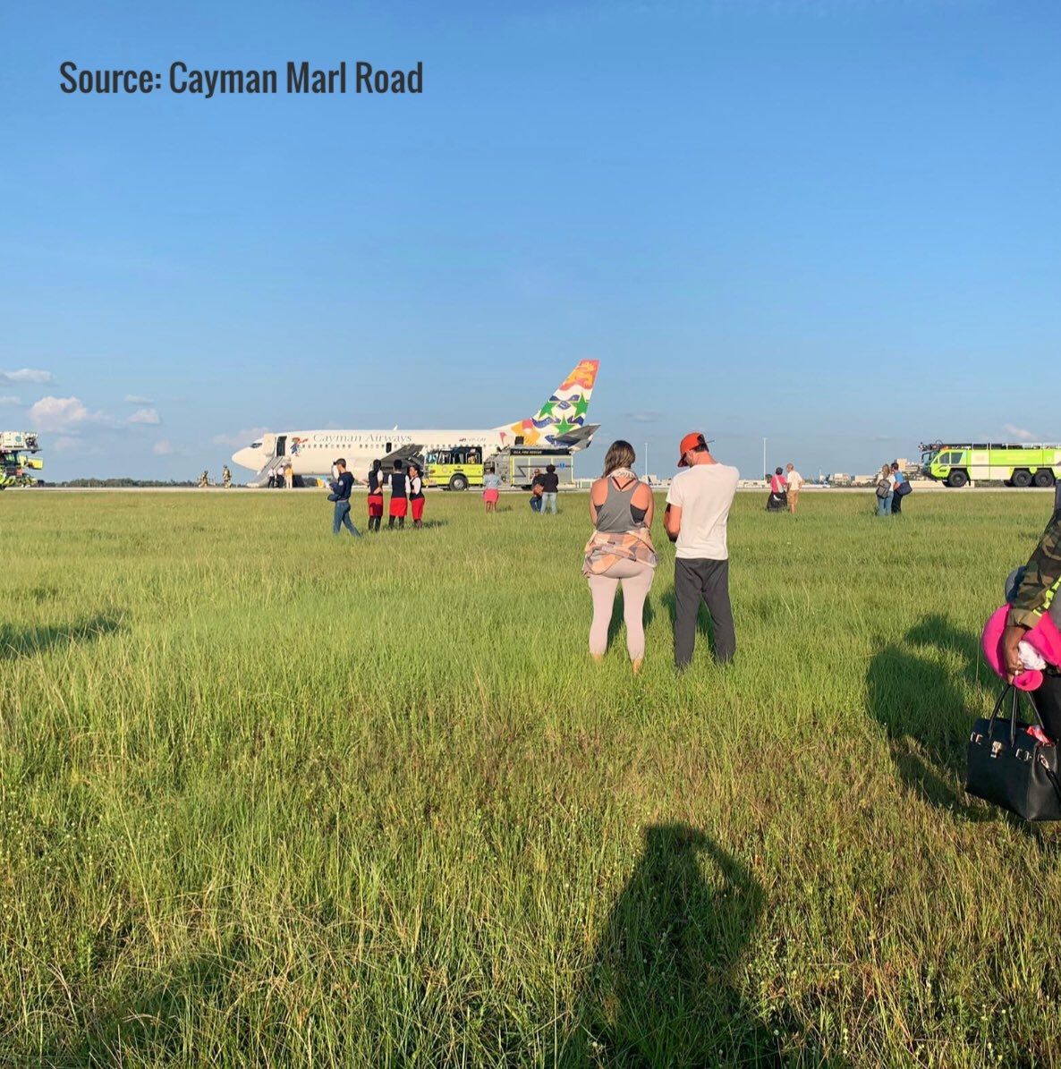 开曼航空客机货舱冒烟 乘客通过滑梯撤离飞机-空运价格