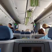 达美航空客机8分钟内骤降3万英尺 安全备降坦帕-伊朗的空运