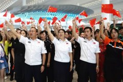 <b>礼赞70年! 白云安检唱响《我和我的祖国》-上海空运</b>