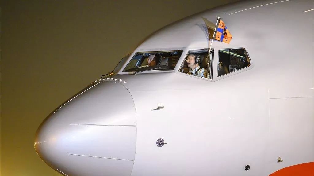 迪拜空运荷兰国王访问印度自己开飞机！给KLM兼职23年 全世界刷屏！