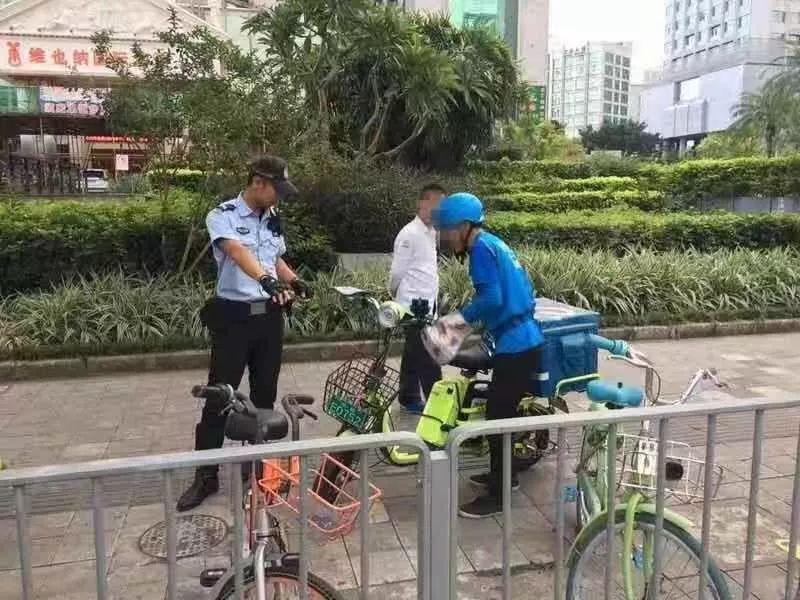 外卖、快递小哥违法与企业挂钩！纳入黑名单，曝光！