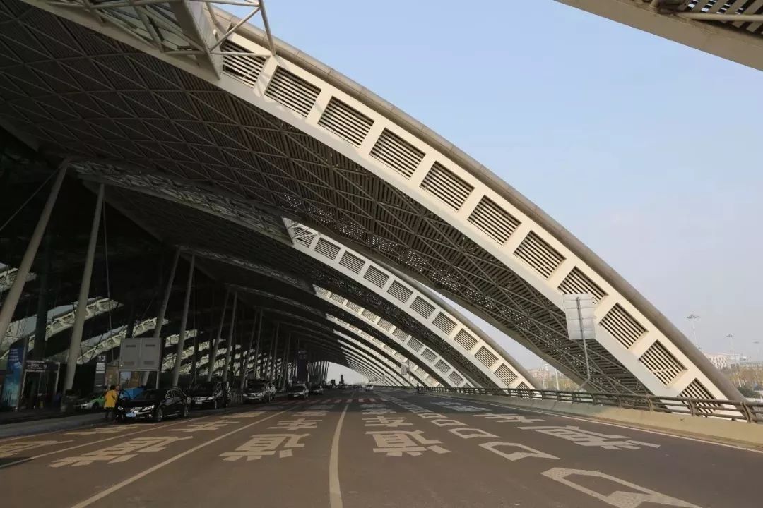 沙特的国际快递-成都，中国下一个超级航空城！