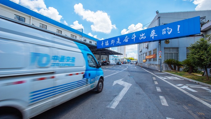 游行方阵里的快递小哥 听他们说说心里话-吉安物流 