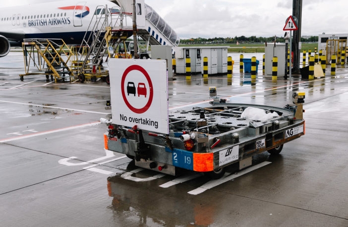 英航在希思罗机场测试无人驾驶行李拖车