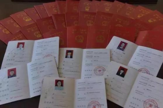 快递员也能评职称,网友:三百六十行,行行出状元