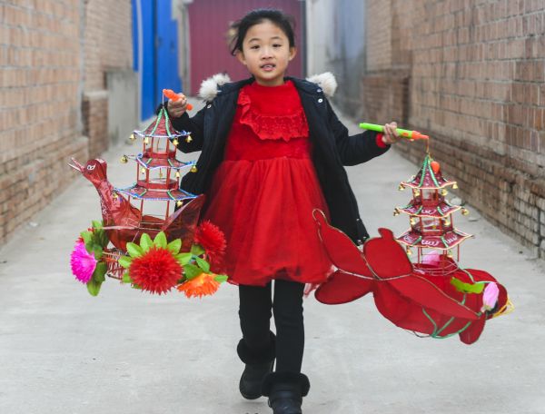 扎灯笼，迎新年