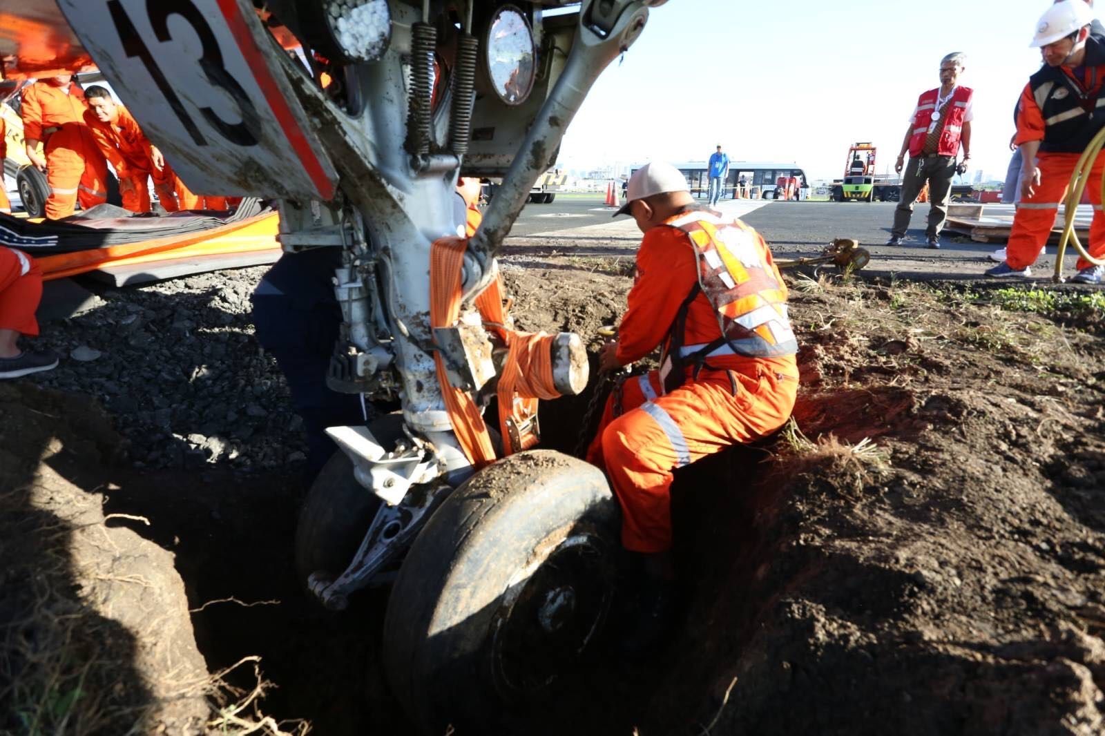 捷星日本客机滑行时偏出跑道 跑道被迫关闭