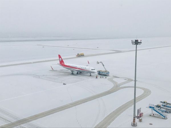 吐鲁番机场全力保障2019年首场降雪