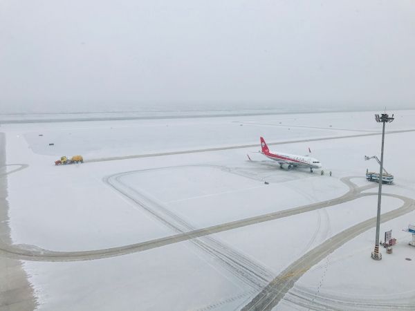 上海空运-吐鲁番机场全力保障2019年首场降雪