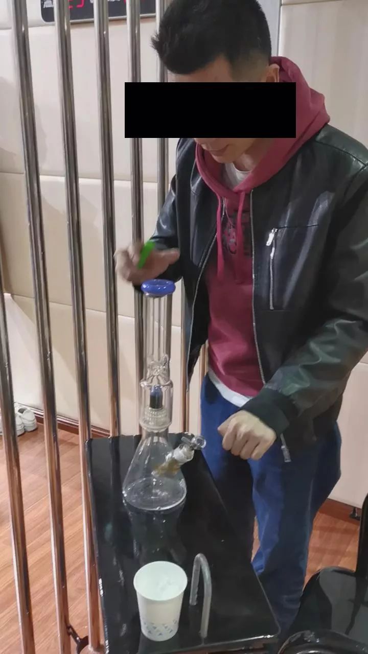 男子取的快递夹层中藏大麻 青岛警方斩断跨国毒源
