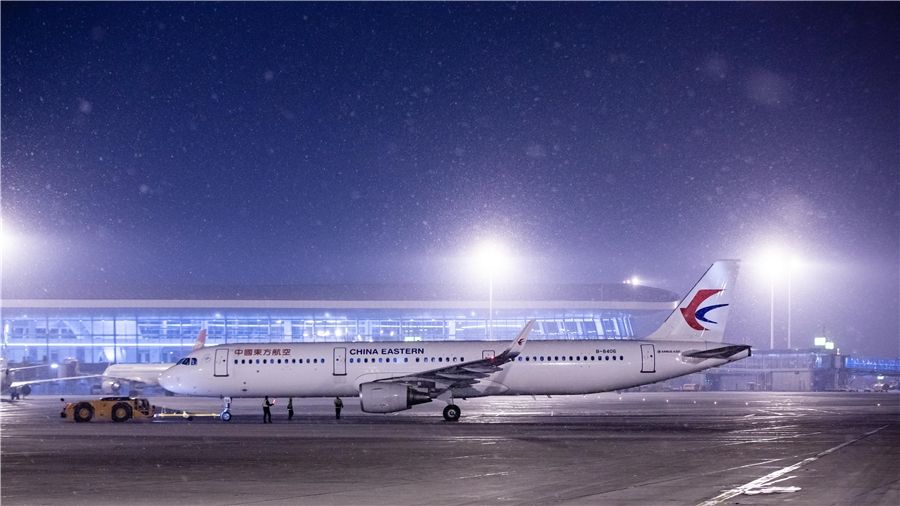 
深圳货运货代公司-机长雪夜担心机务人员挨冻 请求滑行走红网络