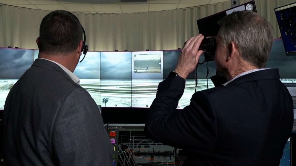 美联航将观察塔换成虚拟屏幕 控制滑行道流量