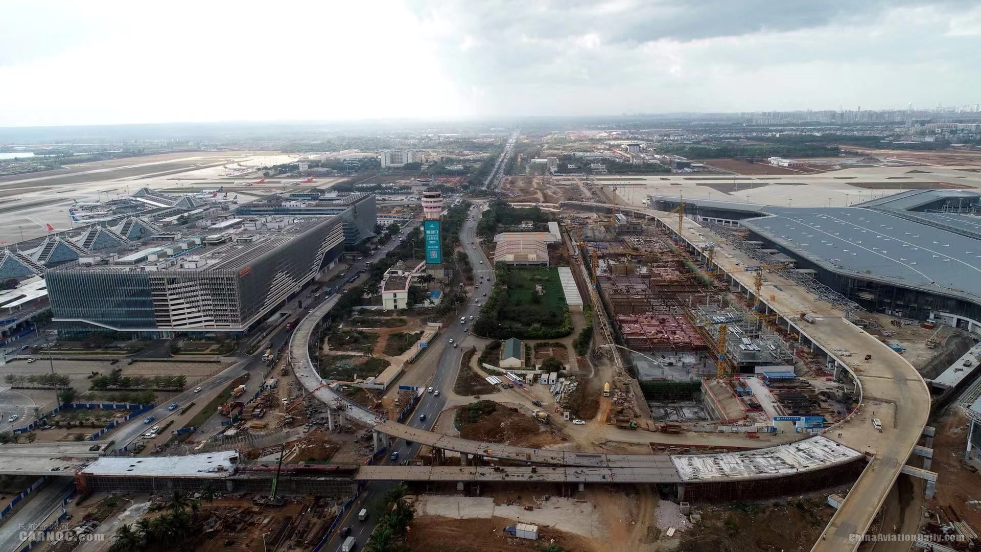 东南亚国际空运-美兰机场二期扩建项目涉铁工程第一座跨铁桥梁完成架设