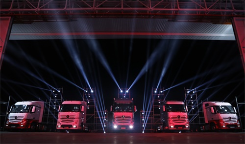 海运提单-境由新生——梅赛德斯-奔驰卡车在华发布新Actros公路牵引车及Arocs全能底盘