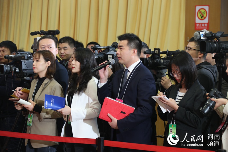 人民网记者提问河南省人大代表聚焦科技创新