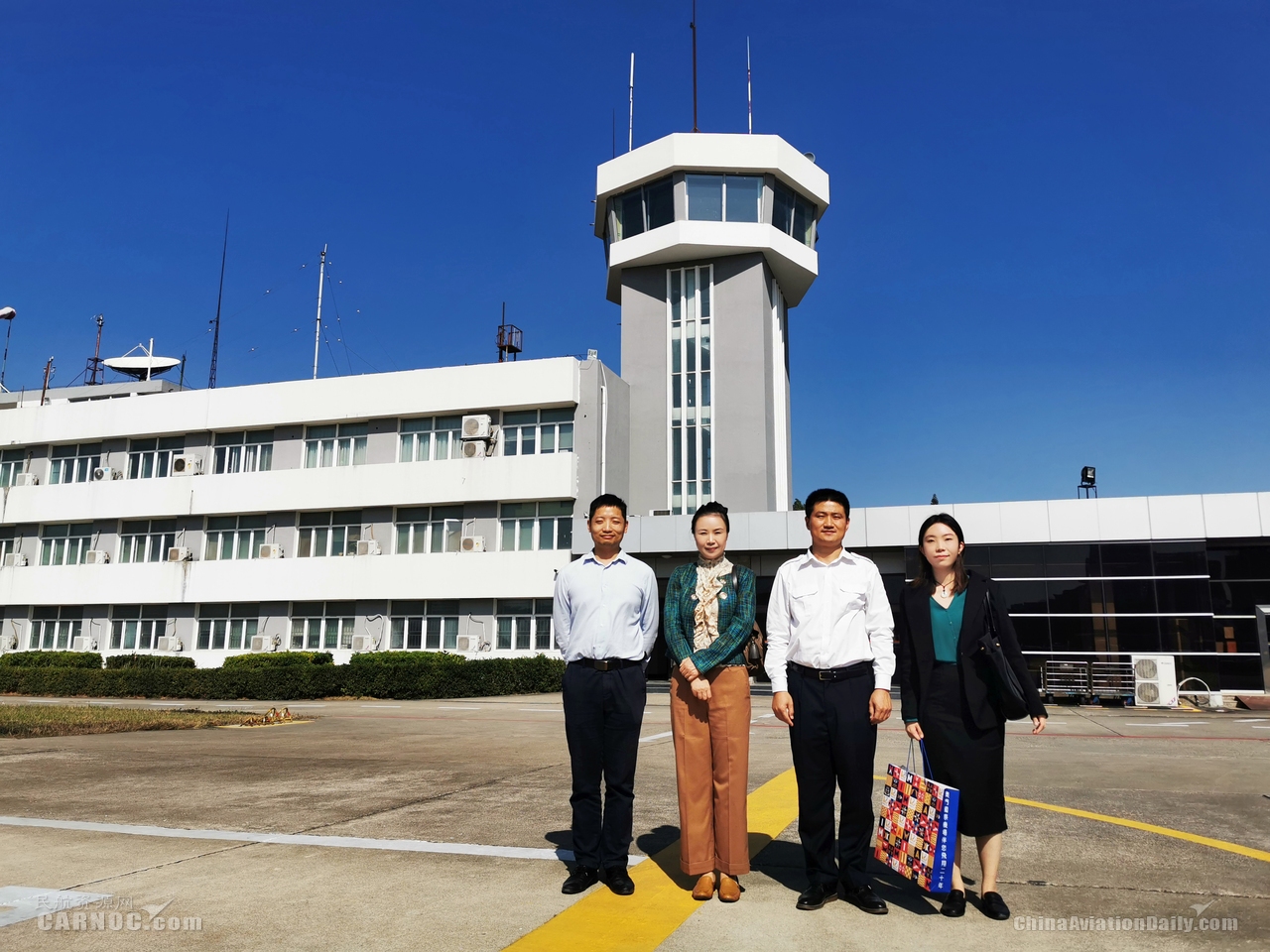 广州海运公司-澳门机场代表拜访深圳通用航空业界