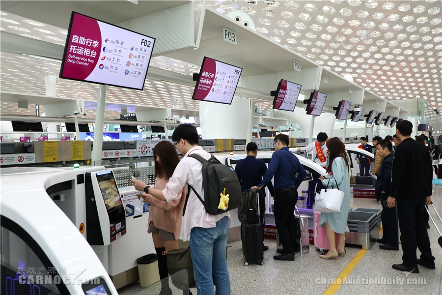 国际空运查询-春运首日旅客体验“刷脸”乘机：深圳机场越来越方便了