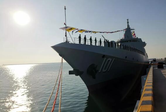 澳洲国际国际快递-海军055型万吨级驱逐舰南昌舰在山东青岛正式入列