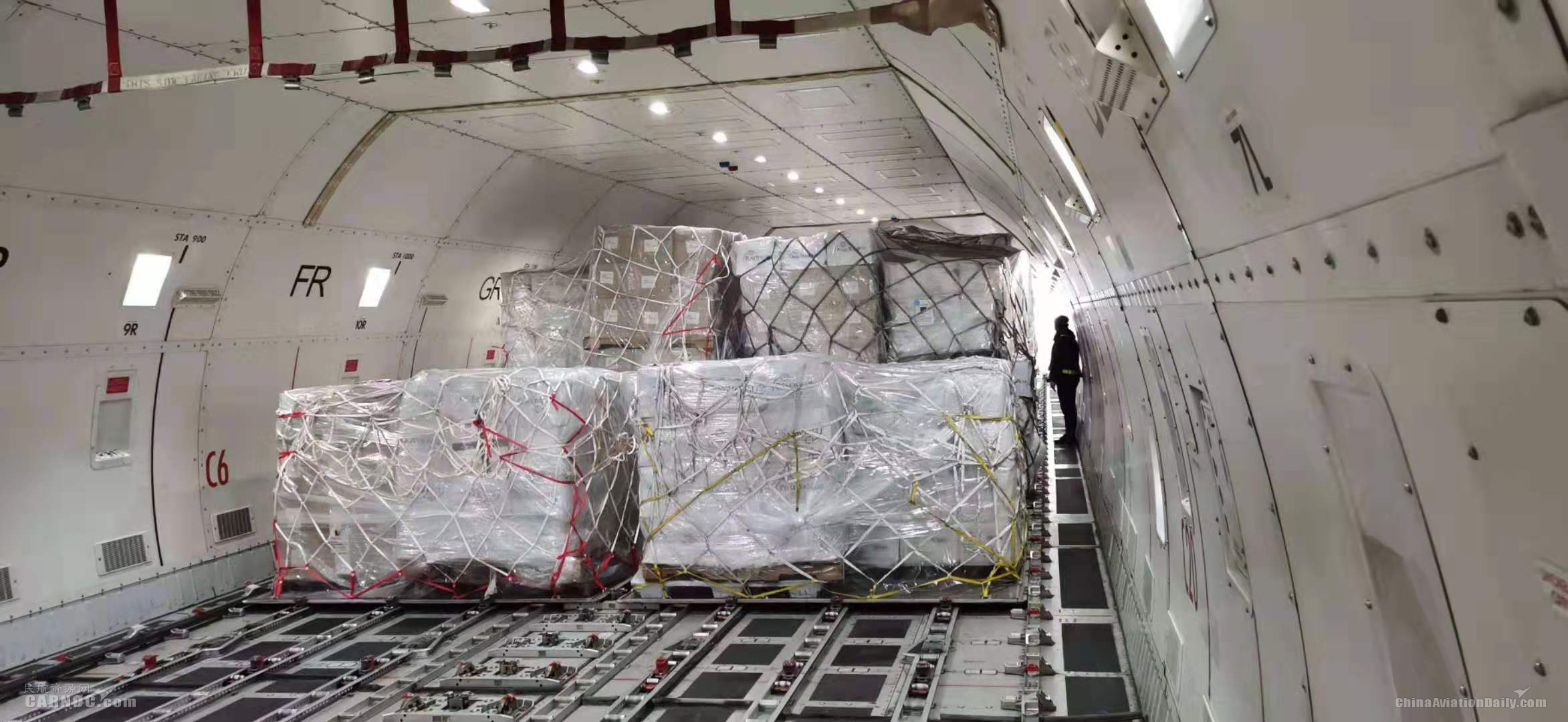 北美国际空运-一点资讯海外驰援专机抵达无锡，10万件防疫护具即将投入疫区使用