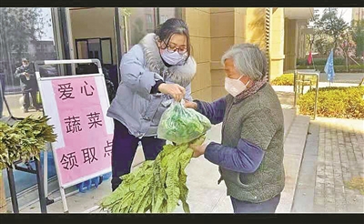 鄞州君睿社区有个“爱心蔬菜领取点”