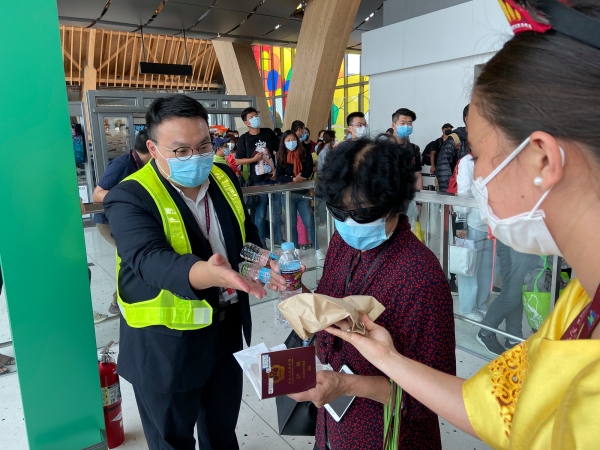 澳洲国际空运-吉祥航空单日3架包机接回579名滞留菲律宾同胞