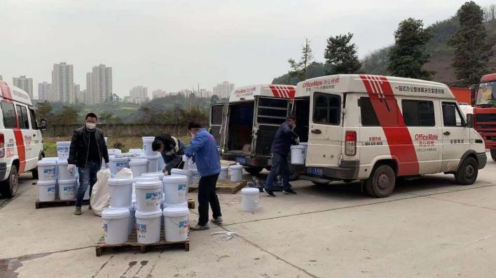 上海空运公司战疫| 欧菲斯办公伙伴调集防疫物资近2000万件次
