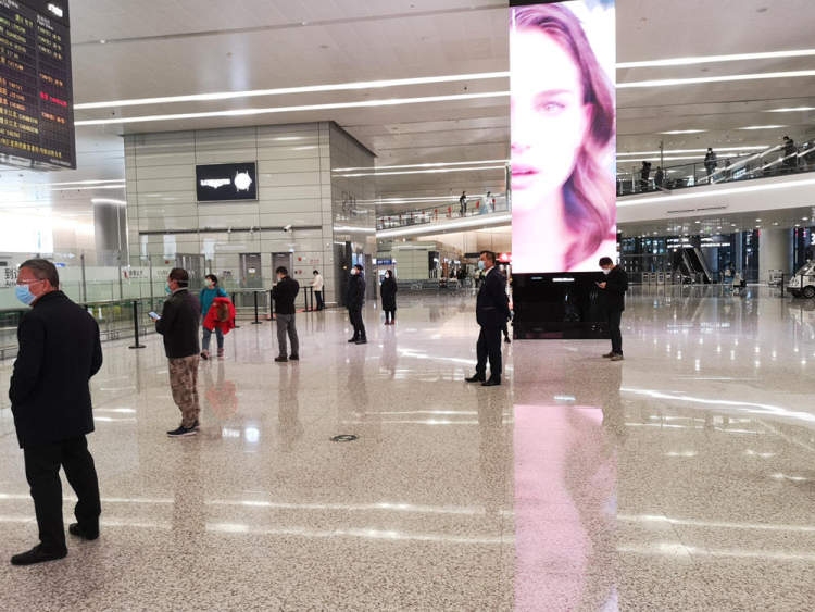 视频：上海虹桥机场迎来“北欧式”接机和“花式防护”