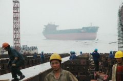 中东国际空运-扬子江船业：警惕廉价船