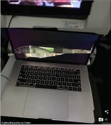 亚美尼亚空运-前排乘客放倒椅背压碎电脑屏幕 网友发推怼航司
