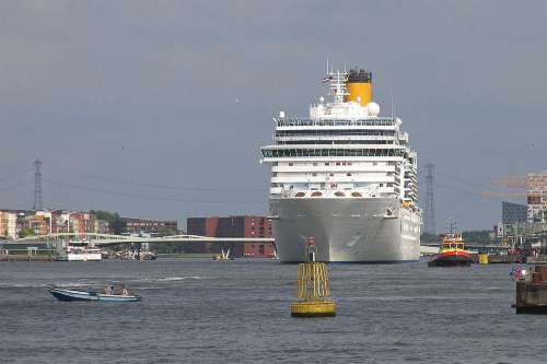 进口用品-阿姆斯特丹邮轮运营压力大、泊位短缺