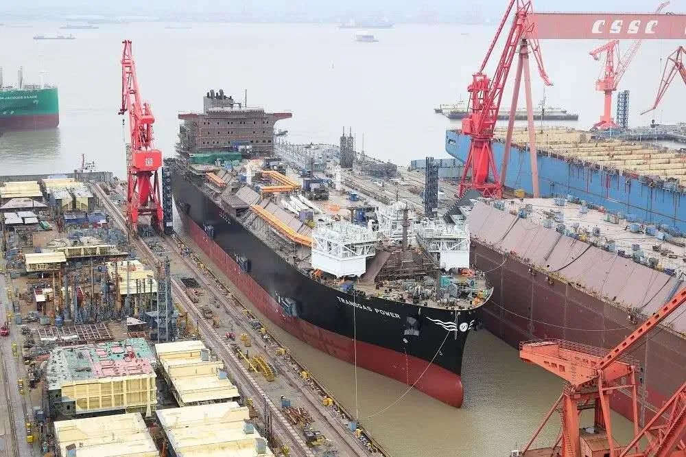 塔玛塔夫海运费沪东中华再创佳绩！全国首制大型LNG-FSRU船如期出坞
