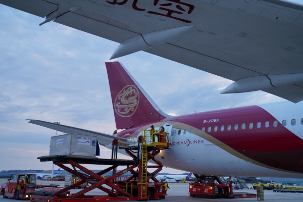 上海空运-吉祥航空787累计载运超200吨医疗物资支援欧洲