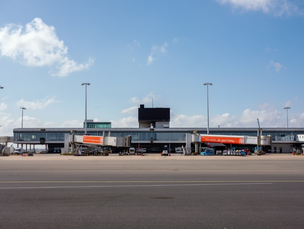 史基浦机场暂时关闭部分廊桥 全面聚焦核心业务