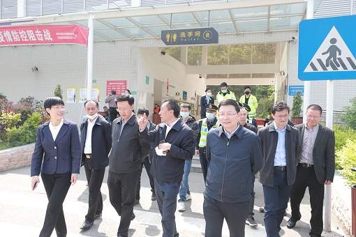 [四川]省交通运输厅党组书记、厅长罗佳明到巴南公司调研服务区工作（图）