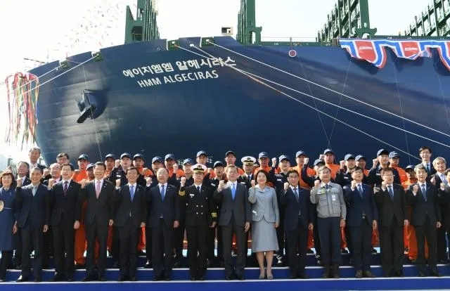 韩国总统文在寅站台 第一夫人任教母为HMM新船命名！
-东莞货运公司