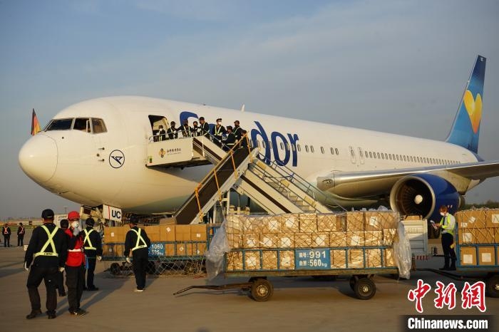 西安机场首班欧洲方向“客改货”包机顺利起飞