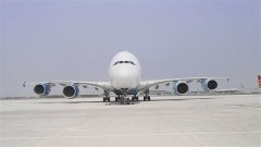 世界最大客改货A380降落天津