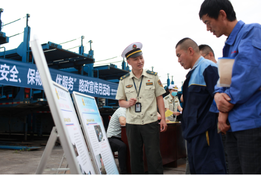 普及公路法规知识 路政宣传走进物流企业