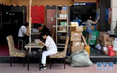 饺子馆变快递点，转型增收挺下去