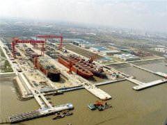 外高桥造船4天内连续实现三船出坞、两船试航!