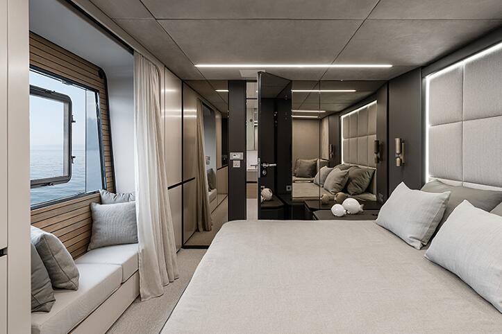  last week. 80 Sunreef Power双体船于上个月在波兰格但斯克的Sunreef Yachts船厂下水
-海运订舱