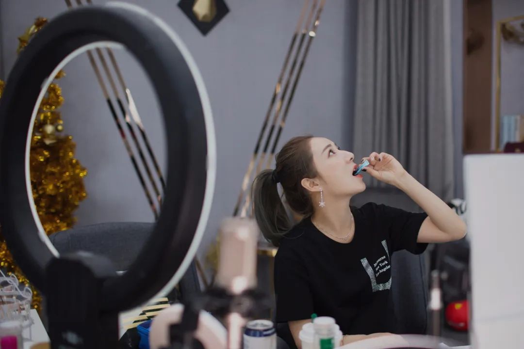 突发！万亿直播市场迎规范，淘宝“老家”放大招：主播、商家审核要亮证！9大负面行为不能有